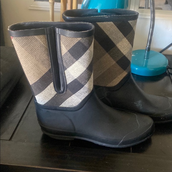 Burberry rain boots - Picture 1 of 7